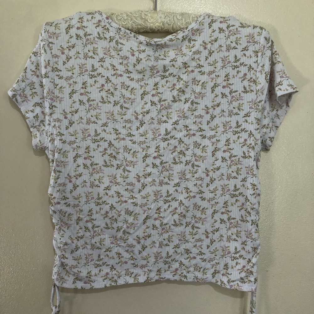 🔴Wild Fable floral Stretchy Crop  top. Scrunched sides short sleeves. Size XL. - Picture 8 of 14